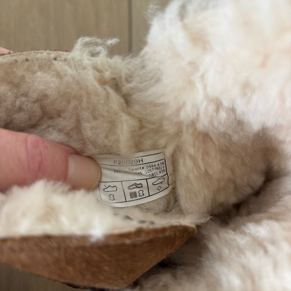 UGG Constantine Boots in Chestnut - Picture 6 of 6